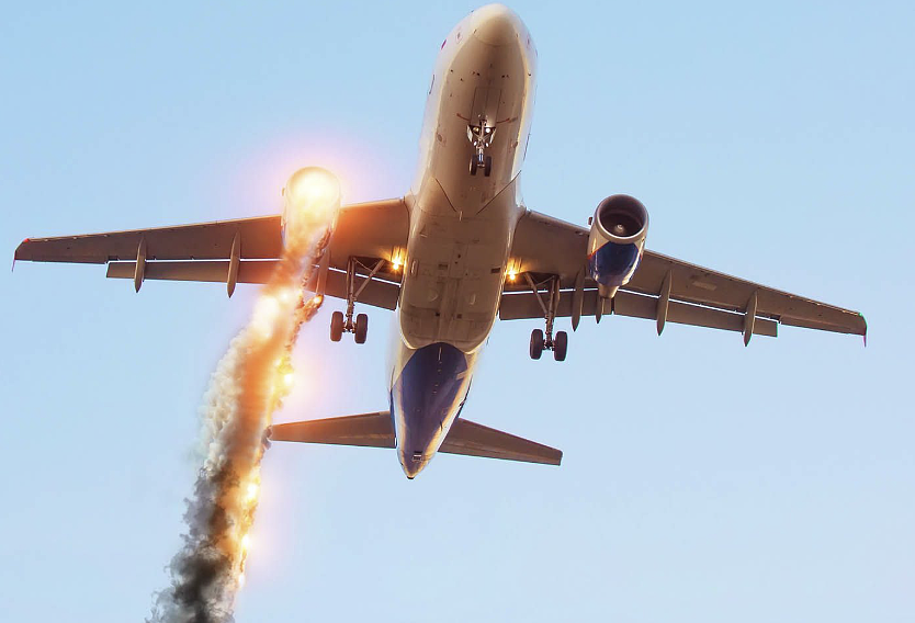 恐怖！ 载173人客机引擎喷火，死亡俯冲，乘客万米高空含泪写遗书，回家变历劫（组图） - 2