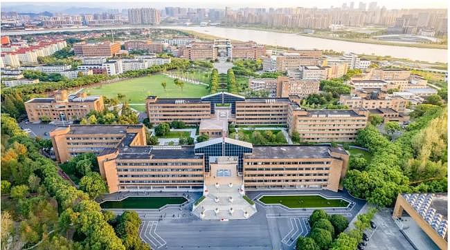 很多人想进高校养老,却不知高校已经不行了(组图) - 1