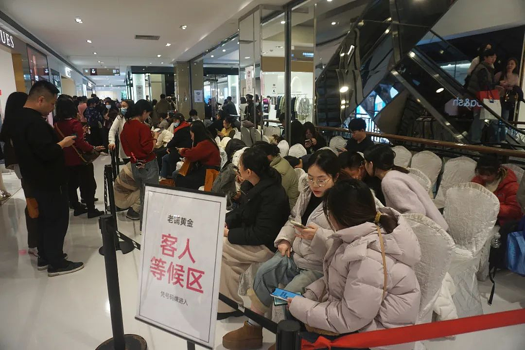 “富养自己”爆火!2025年十大网红风口,让中国年轻人花爽了(组图) - 6