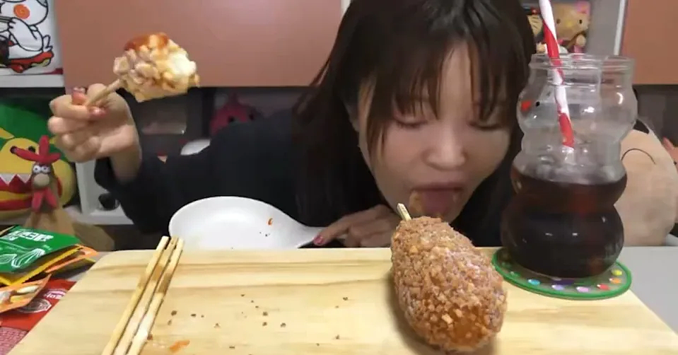 日本大胃王视频中偷偷吐掉食物！道歉后网友不买账：骗了多少年？（组图） - 1