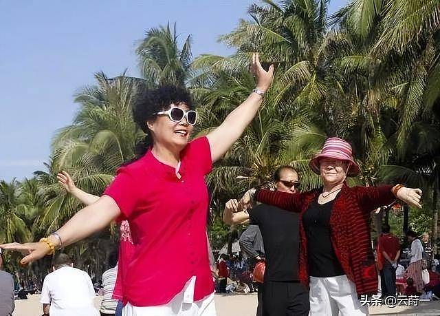 东北人撤离三亚成潮，压垮他们的是生活现实（组图） - 15