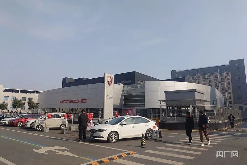 门店总经理带头，连夜搬空车辆！两家保时捷中心突然闭店，公司回应：不会跑路，店内全体员工放假（组图） - 2