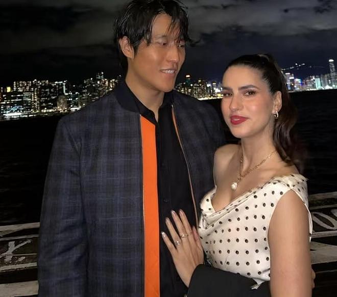 TVB视帝儿子再陷性取向疑云!与男伴暧昧互动,曾被嘲比爸爸还老(组图) - 8