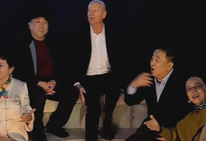 姜昆遭同行倒油！合唱者承认在美国唱歌，徒弟讽刺网友是小人（组图） - 9