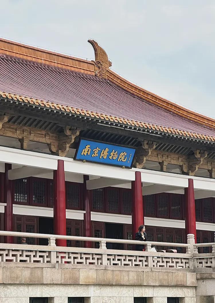 徐湖平之子遭深扒:多次帮父亲执行任务,和南博院保管员合影曝光(组图) - 9