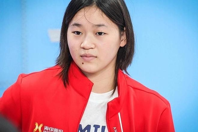 央媒力挺全红婵：跌宕坎坷，道阻且长，为自己喝彩！2次出镜均露灿烂笑容（组图） - 1