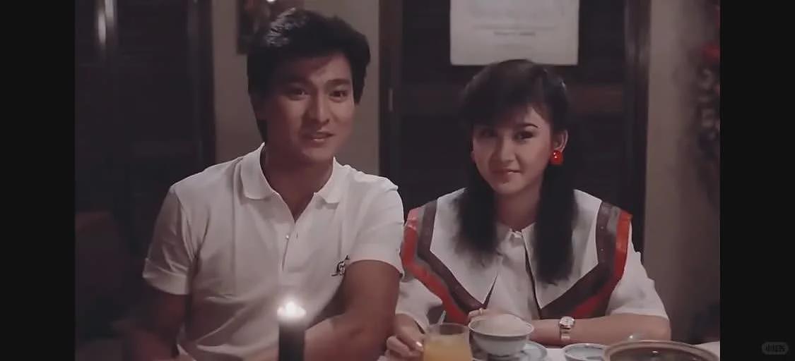 温碧霞夫妻看演唱会,穿深V含胸驼背怕走光,长发遮脸被嘲像老妖(组图) - 25