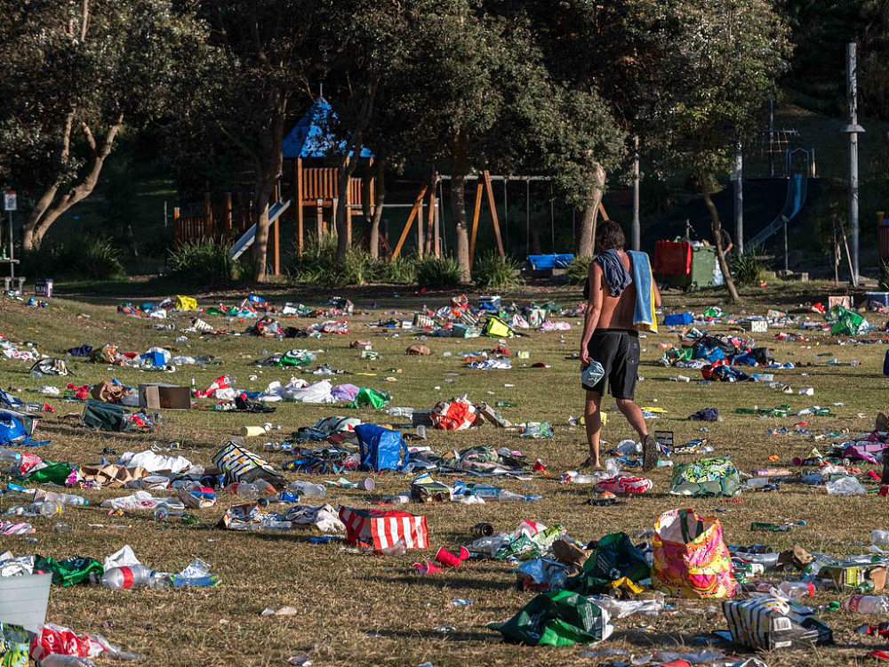 圣诞节过后，澳洲著名海滩留下了20多吨垃圾！清洁工连夜奋战清理（组图） - 8