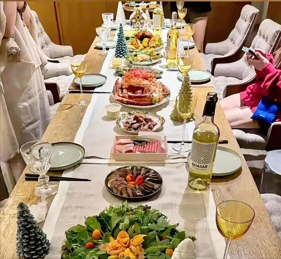 汪小菲飞台北陪孩子过圣诞，马筱梅挺孕肚开派对，玥儿短发出镜好美（组图） - 3