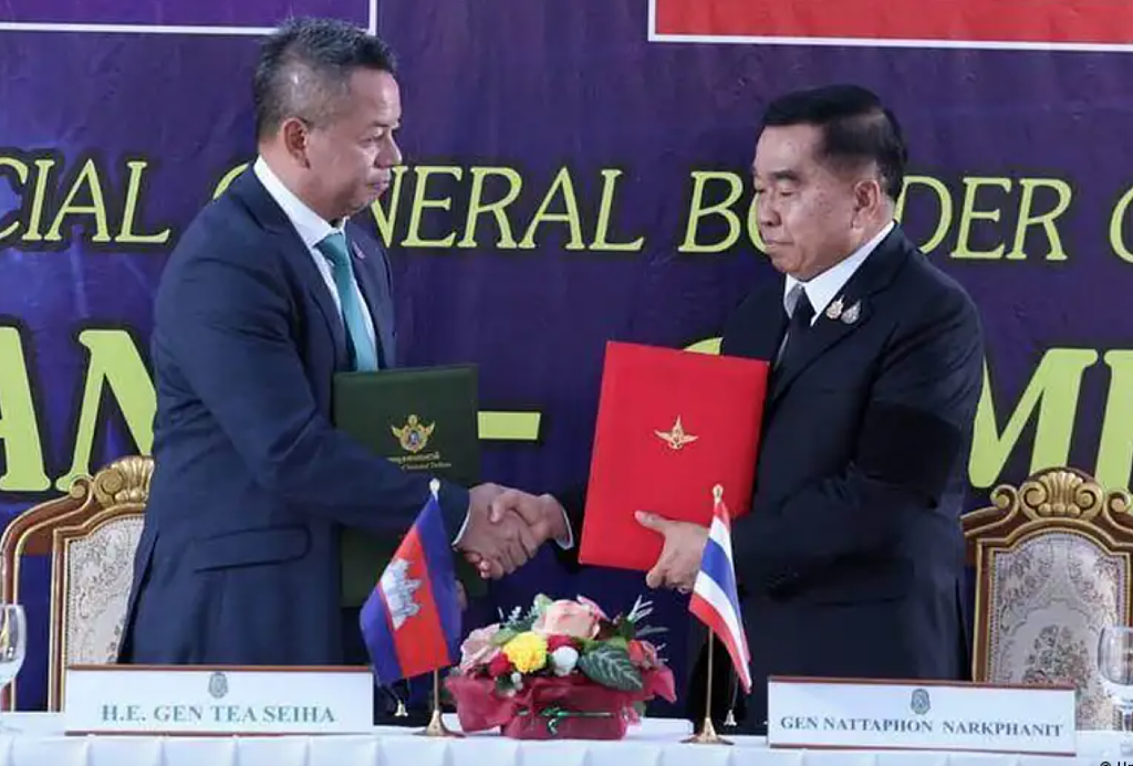 泰国柬埔寨宣布停火，将赴中国继续谈判（组图） - 1