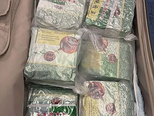 携带30斤“观音王茶叶”入境,澳洲女子恐面临终身监禁!只因…(组图) - 1