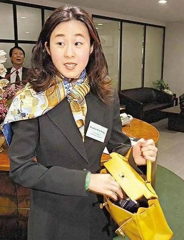 香港史上“最丑小三”，长相平平上不了桌，富豪却上赶着跟她求婚（组图） - 1