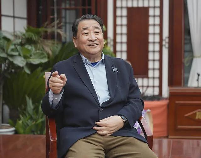姜昆视频拍摄者不忍了！露脸回应视频拍摄地点，圣诞事件真相大白（组图） - 1
