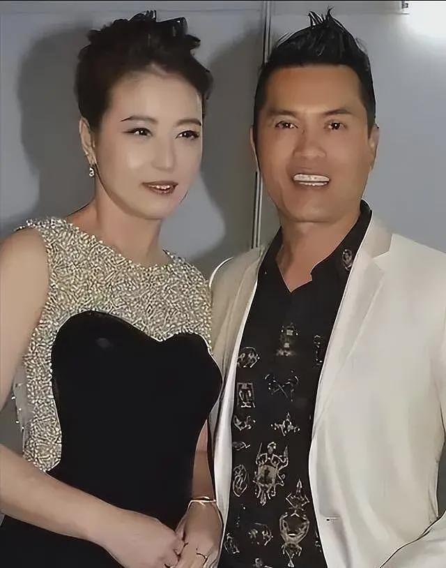 一婚娶周海媚,二婚娶邝美云,三婚娶富婆,70岁的吕良伟仍是“不老男神”(组图) - 5