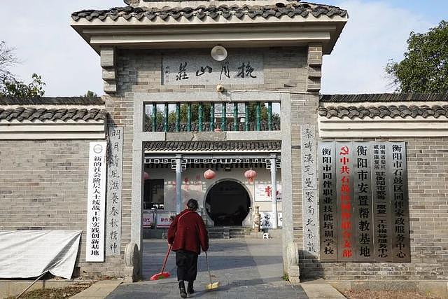 男子戒毒后随领导出差被警察带走验尿！回家后工作没了（组图） - 3