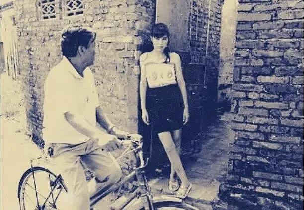 90年代中国街头巷尾 “风尘女子”们的旧照（组图） - 1
