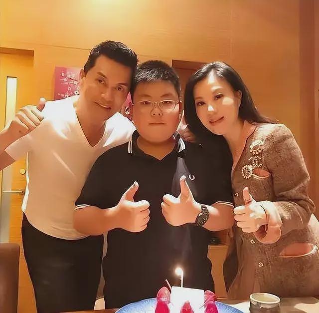 一婚娶周海媚,二婚娶邝美云,三婚娶富婆,70岁的吕良伟仍是“不老男神”(组图) - 17