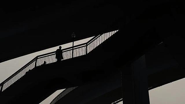 男子戒毒后随领导出差被警察带走验尿！回家后工作没了（组图） - 1
