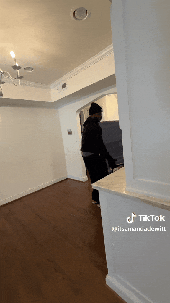 美国女子二手市场上淘了一古董餐具柜，打开后一柜爱马仕，脸都笑烂了（组图） - 2