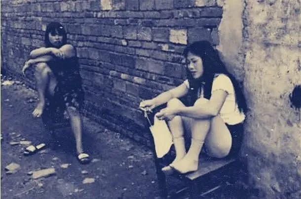 90年代中国街头巷尾 “风尘女子”们的旧照（组图） - 6