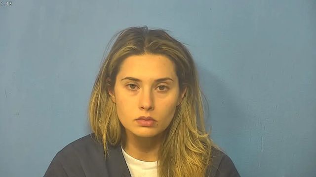 美国36岁女教师课堂发露骨暗示短信，赴5年级学生家途中被捕（组图） - 4