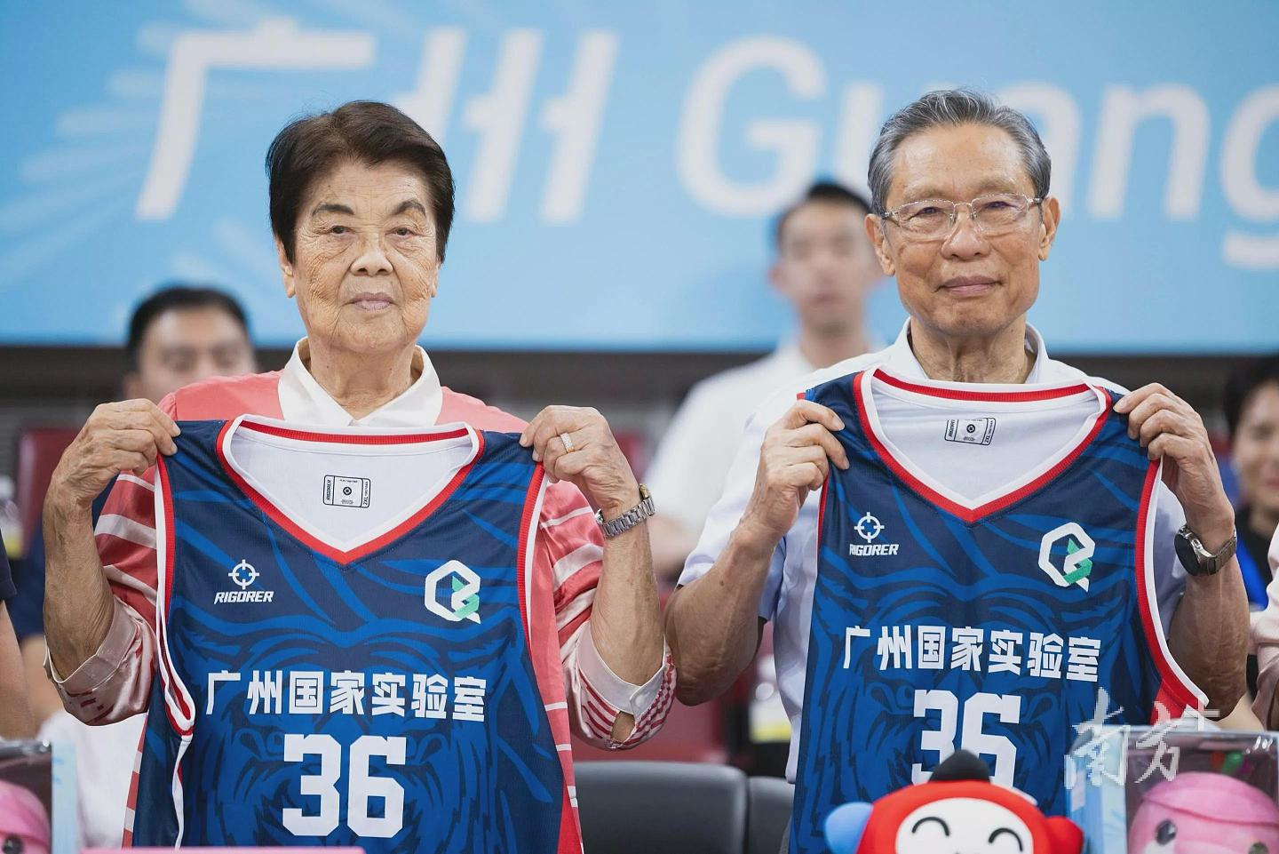 钟南山妻子入选中国篮球名人堂，二人因体育结缘（组图） - 4