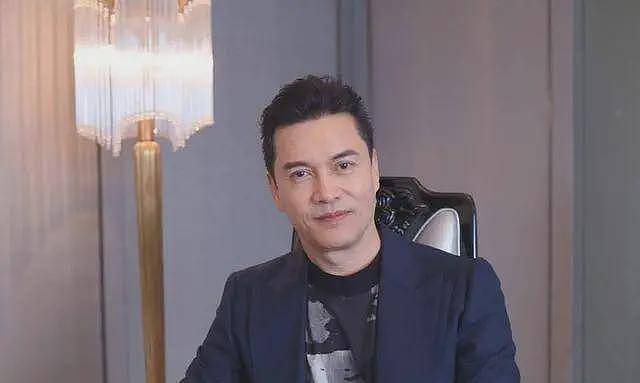 一婚娶周海媚,二婚娶邝美云,三婚娶富婆,70岁的吕良伟仍是“不老男神”(组图) - 9