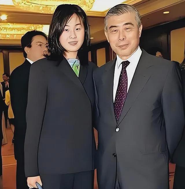 香港史上“最丑小三”，长相平平上不了桌，富豪却上赶着跟她求婚（组图） - 2