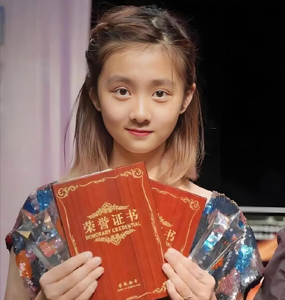 董洁自曝儿子年补课费超百万：星二代入行背后，是一笔巨额经济账（组图） - 47