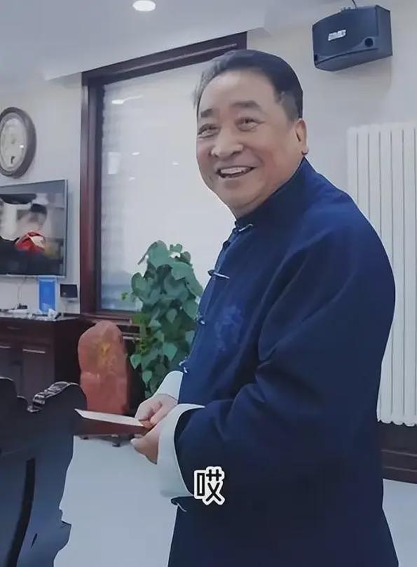 姜昆视频拍摄者不忍了！露脸回应视频拍摄地点，圣诞事件真相大白（组图） - 5