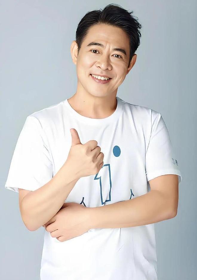 李连杰回应出演吴京武侠片原因：做好绿叶，帮年轻人完成梦想（组图） - 4