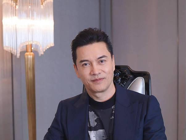 一婚娶周海媚,二婚娶邝美云,三婚娶富婆,他70岁仍是“不老男神”(组图) - 5