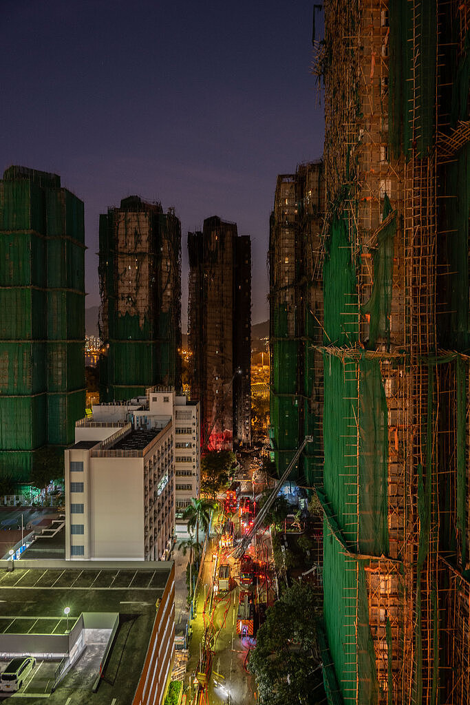 潜在腐败和监管疏漏:香港宏福苑大火因何而起(组图) - 1