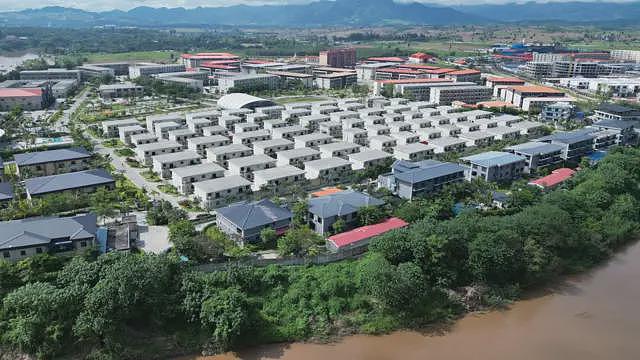 2025年终回顾：从中美贸易战、东南亚电诈到中英“超级大使馆”争议（组图） - 5