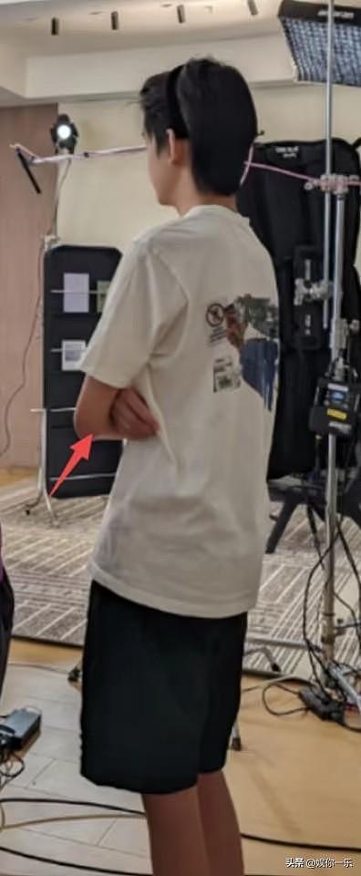 董洁自曝儿子高二，为陪娃今年只拍1部戏！顶顶瘦又高，长胡子了（组图） - 18