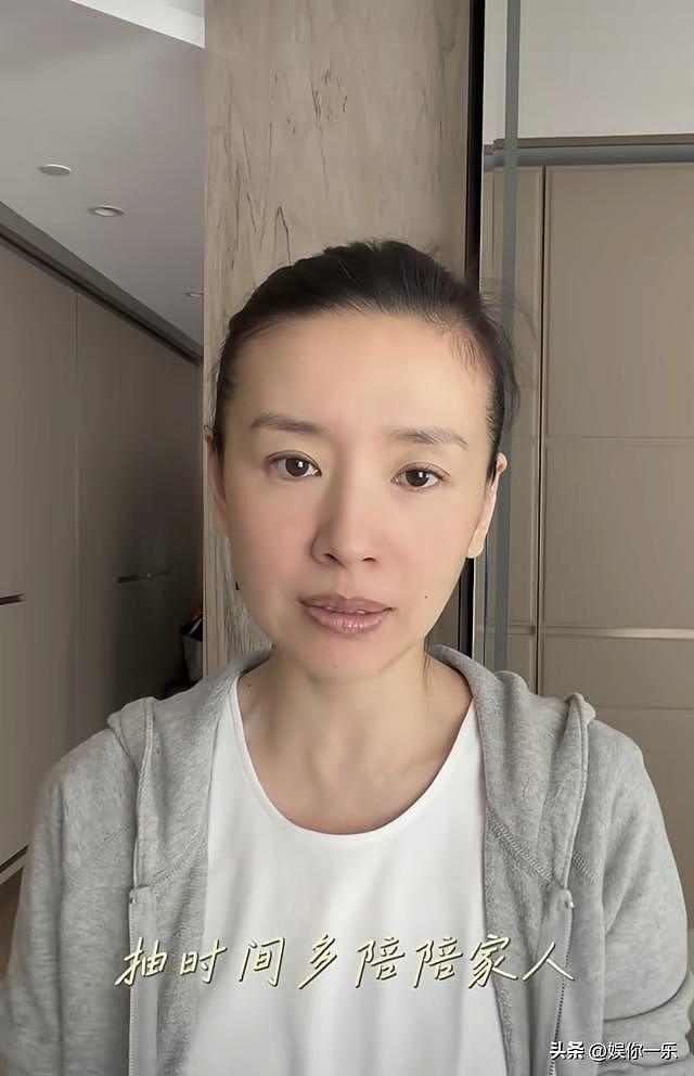 董洁自曝儿子高二，为陪娃今年只拍1部戏！顶顶瘦又高，长胡子了（组图） - 3