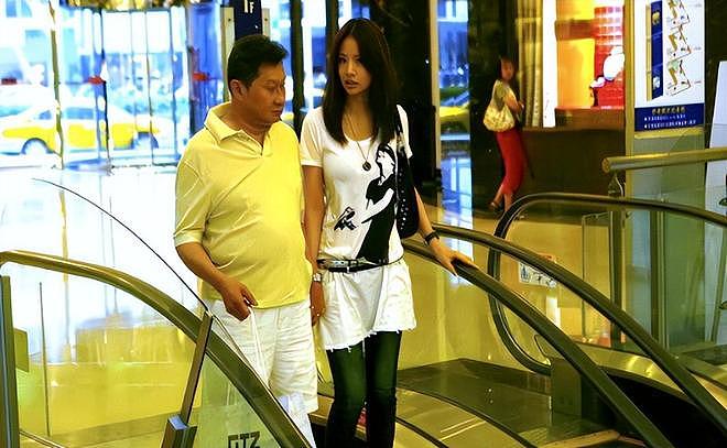 包养情人无数，娶初中同学女儿为妻，玩老婆闺蜜，孙道存有多放荡（组图） - 9
