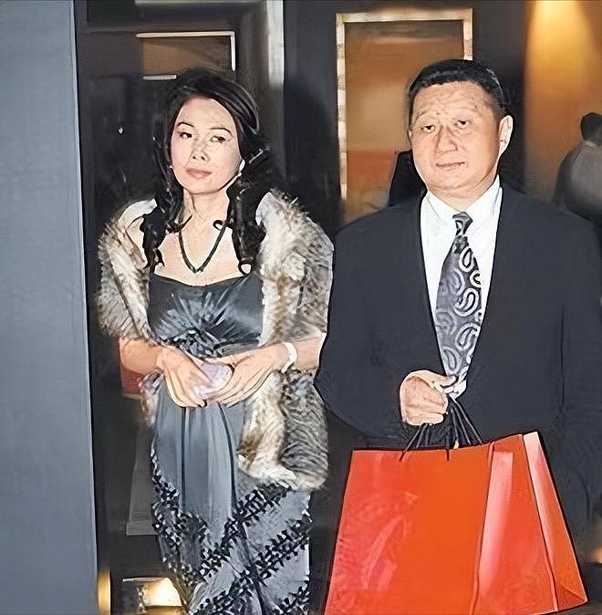 包养情人无数，娶初中同学女儿为妻，玩老婆闺蜜，孙道存有多放荡（组图） - 5