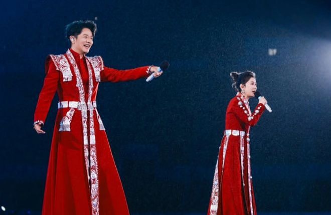 2025年末,回看娱乐圈8个大瓜,曾毅连累玲花,王家卫晚节不保(组图) - 12