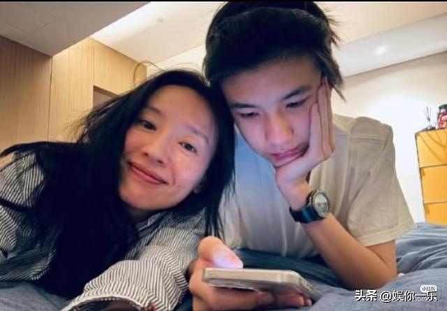 董洁自曝儿子高二，为陪娃今年只拍1部戏！顶顶瘦又高，长胡子了（组图） - 24