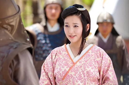 恭喜成功求婚！44岁嫁给小19岁男星，喜欢给男友当妈？（组图） - 5