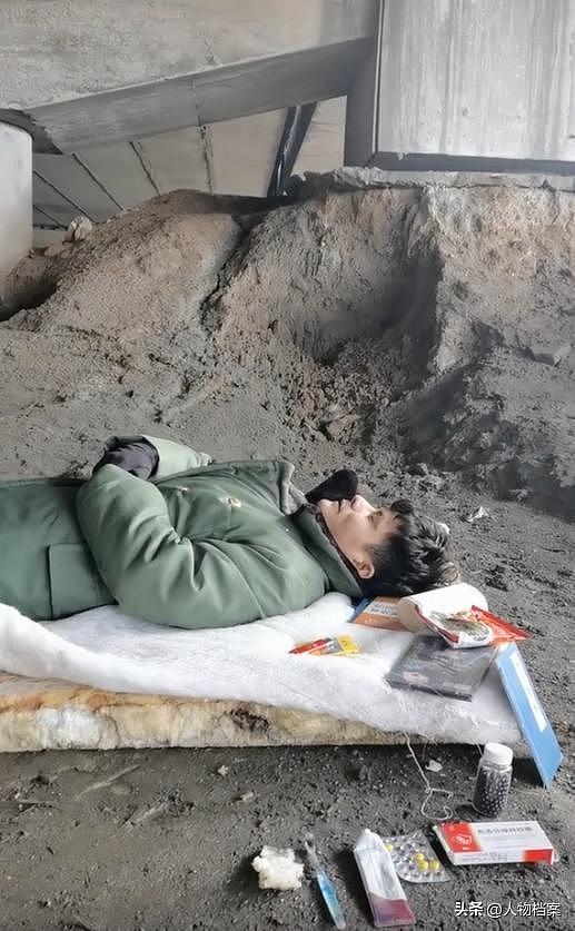 负债百万、露宿街头、装疯卖傻，星光大道的草根歌手现状大揭秘（组图） - 11