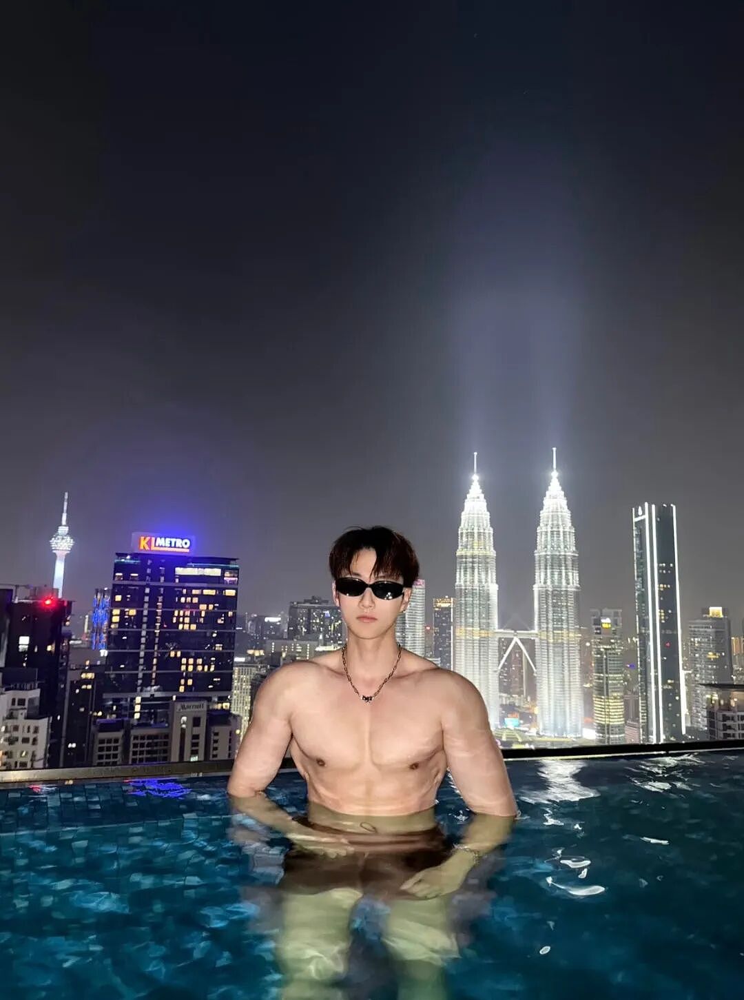 【帅哥】极品男在健身房被吃？性感肌肉太诱人，人形打桩机超持久...（组图） - 9