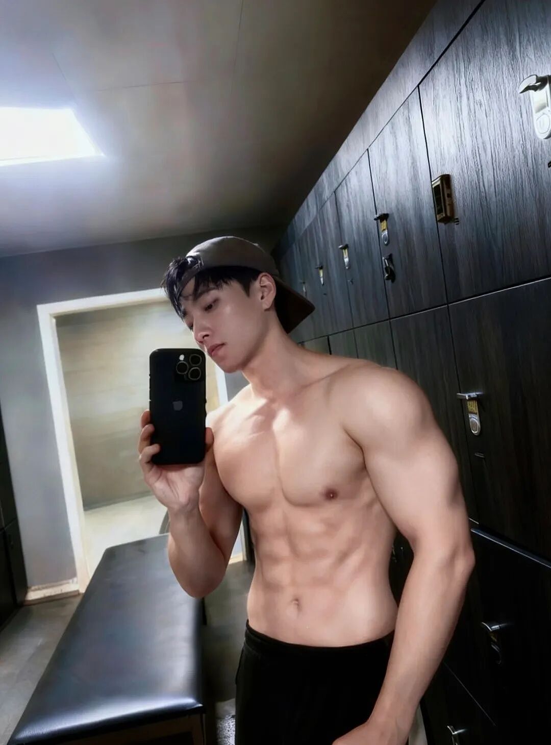 【帅哥】极品男在健身房被吃？性感肌肉太诱人，人形打桩机超持久...（组图） - 8
