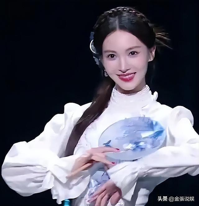 金晨大变样：情感纠葛与内娱风波下的逆袭之路（组图） - 1