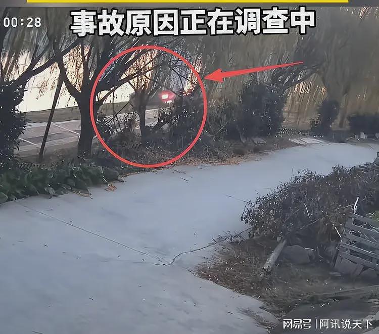 湖北26岁女司机坠河身亡，两次活命机会全没抓住，监控画面曝光（组图） - 10