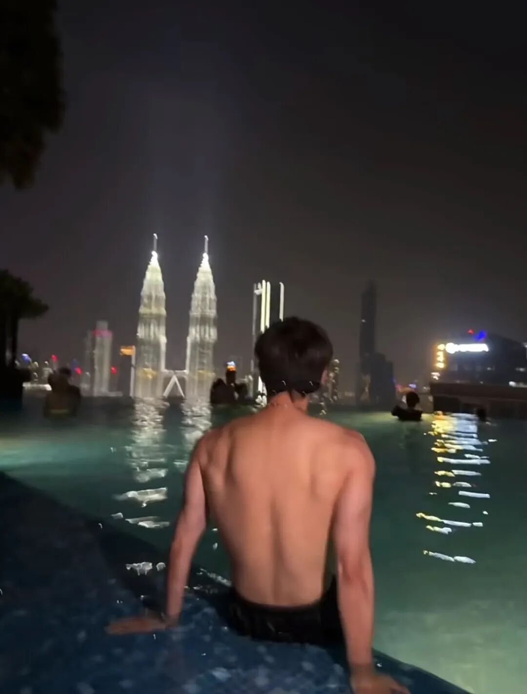 【帅哥】极品男在健身房被吃？性感肌肉太诱人，人形打桩机超持久...（组图） - 6