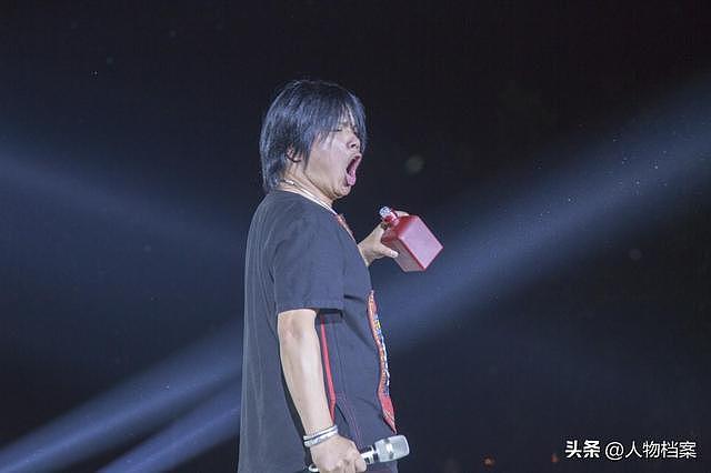 负债百万、露宿街头、装疯卖傻，星光大道的草根歌手现状大揭秘（组图） - 27