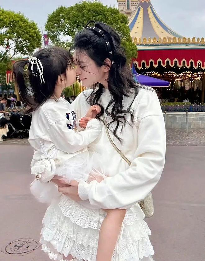 何穗、雎晓雯、奚梦瑶、孙菲菲都结婚生子了,但一代国模依旧无可替代(组图) - 71