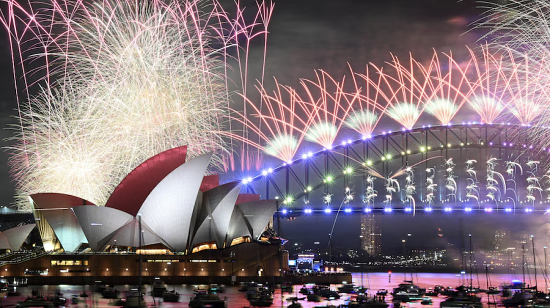 100万人齐聚！9吨烟火+默哀仪式！2026悉尼跨年烟火全攻略！时间、观赏点、交通安排一次看懂（组图） - 2